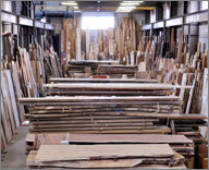 木の倉庫